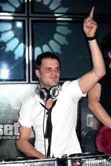 DJ Mark Tacher en Wil On Bogota en Cha Cha