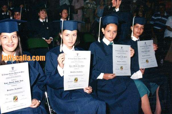 Laura Acuña grado colegio